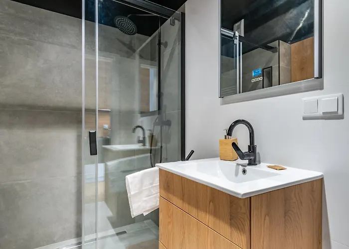 Szurmana Modern By Bookinghost *